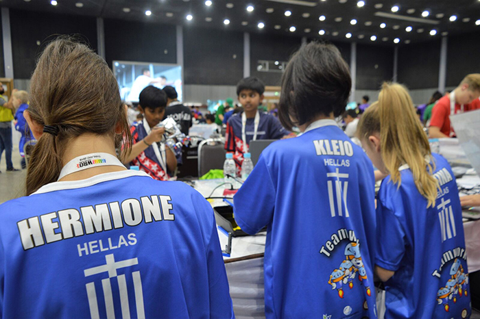 Με δύο ελληνικές ομάδες να κατακτούν την 4η θέση στην παγκόσμια κατάταξη και άλλες σημαντικές διακρίσεις έληξε ο φετινός Τελικός της Ολυμπιάδας Εκπαιδευτικής Ρομποτικής World Robot Olympiad